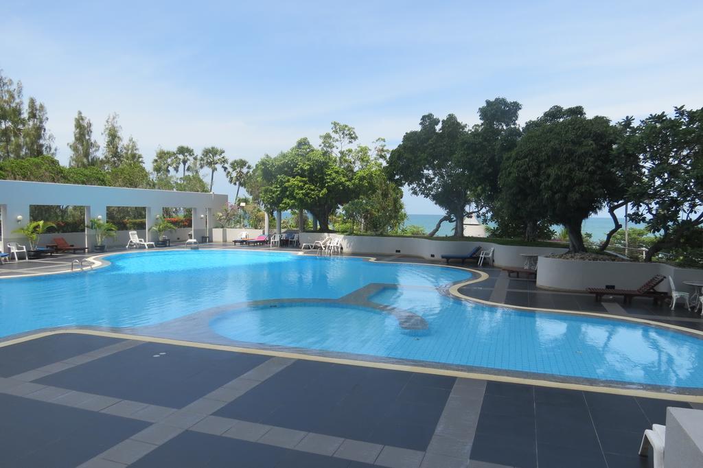 Jomtien Plaza Suite Apartments Bagian luar foto
