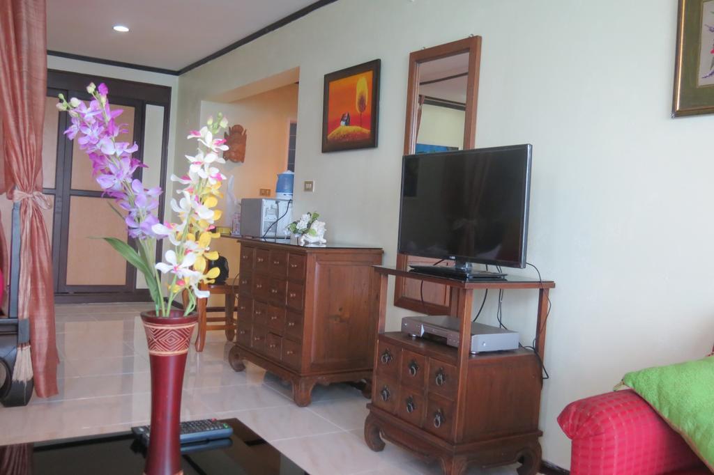 Jomtien Plaza Suite Apartments Bagian luar foto